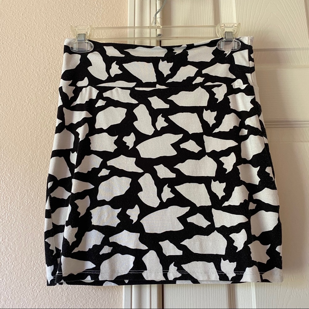 Fighting Eel Skirt Zulu Mini Black Crackle